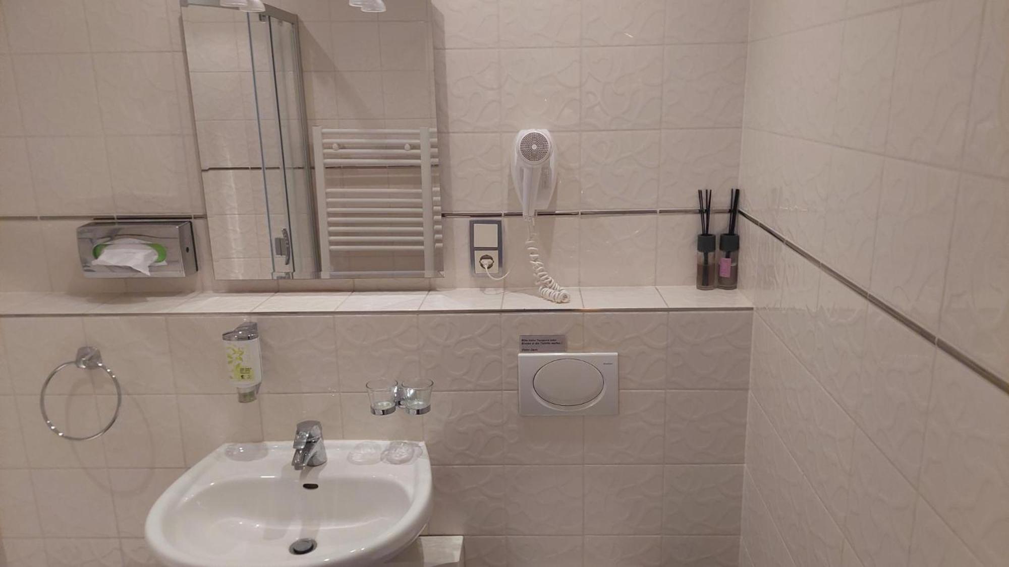 Die Villa, Zimmer 17, Dz Leverkusen Ngoại thất bức ảnh