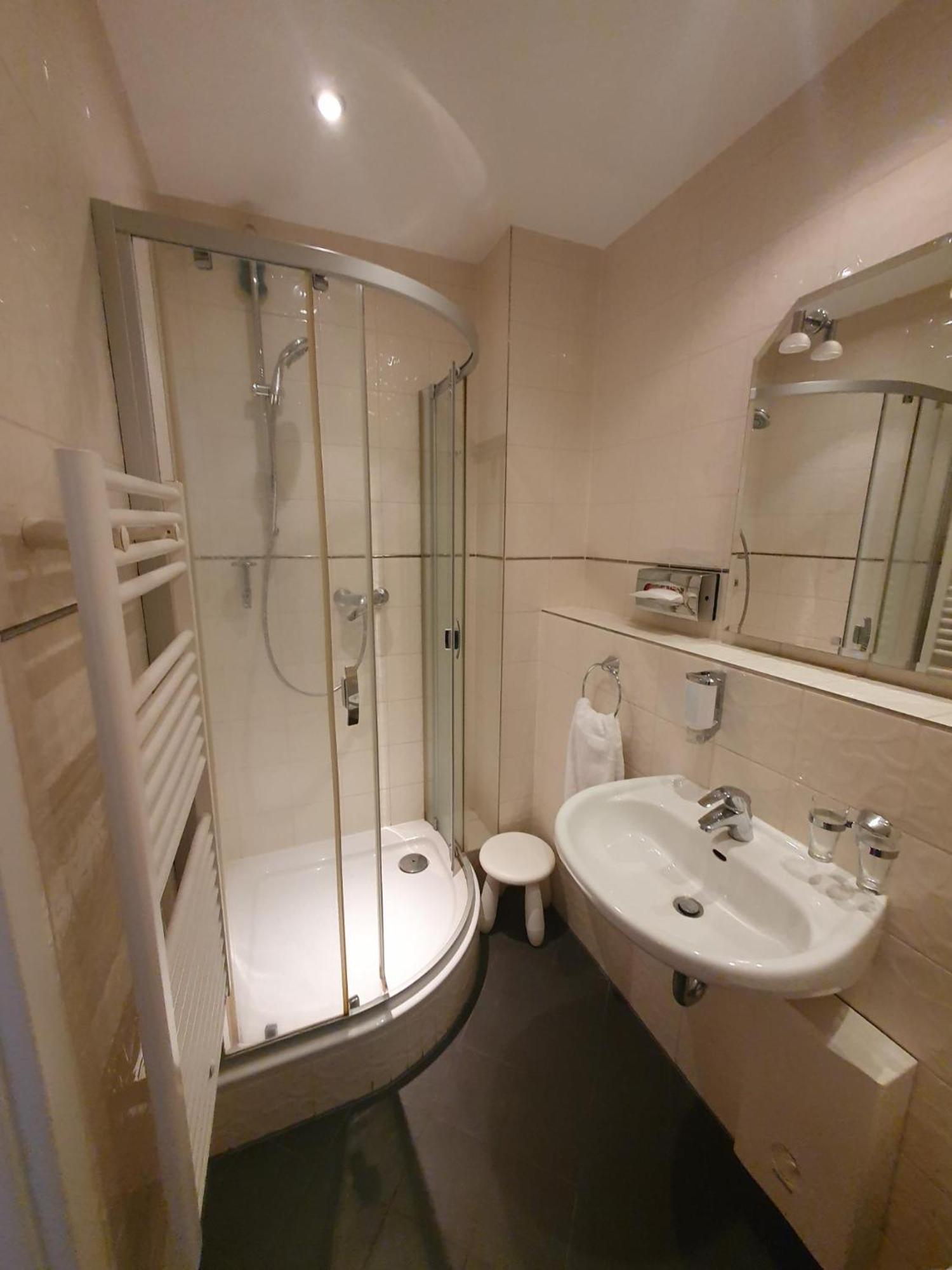 Die Villa, Zimmer 17, Dz Leverkusen Ngoại thất bức ảnh