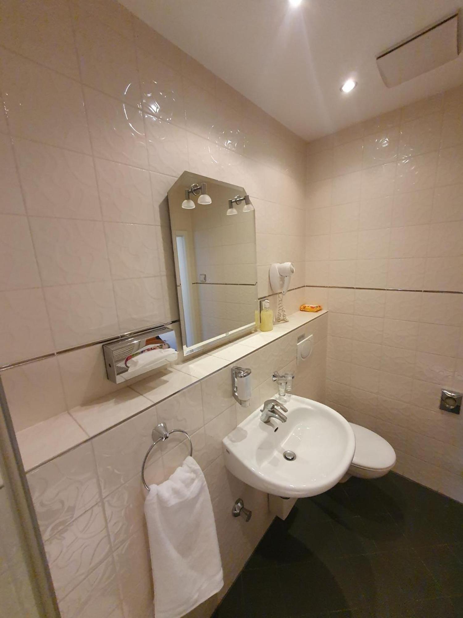 Die Villa, Zimmer 17, Dz Leverkusen Ngoại thất bức ảnh